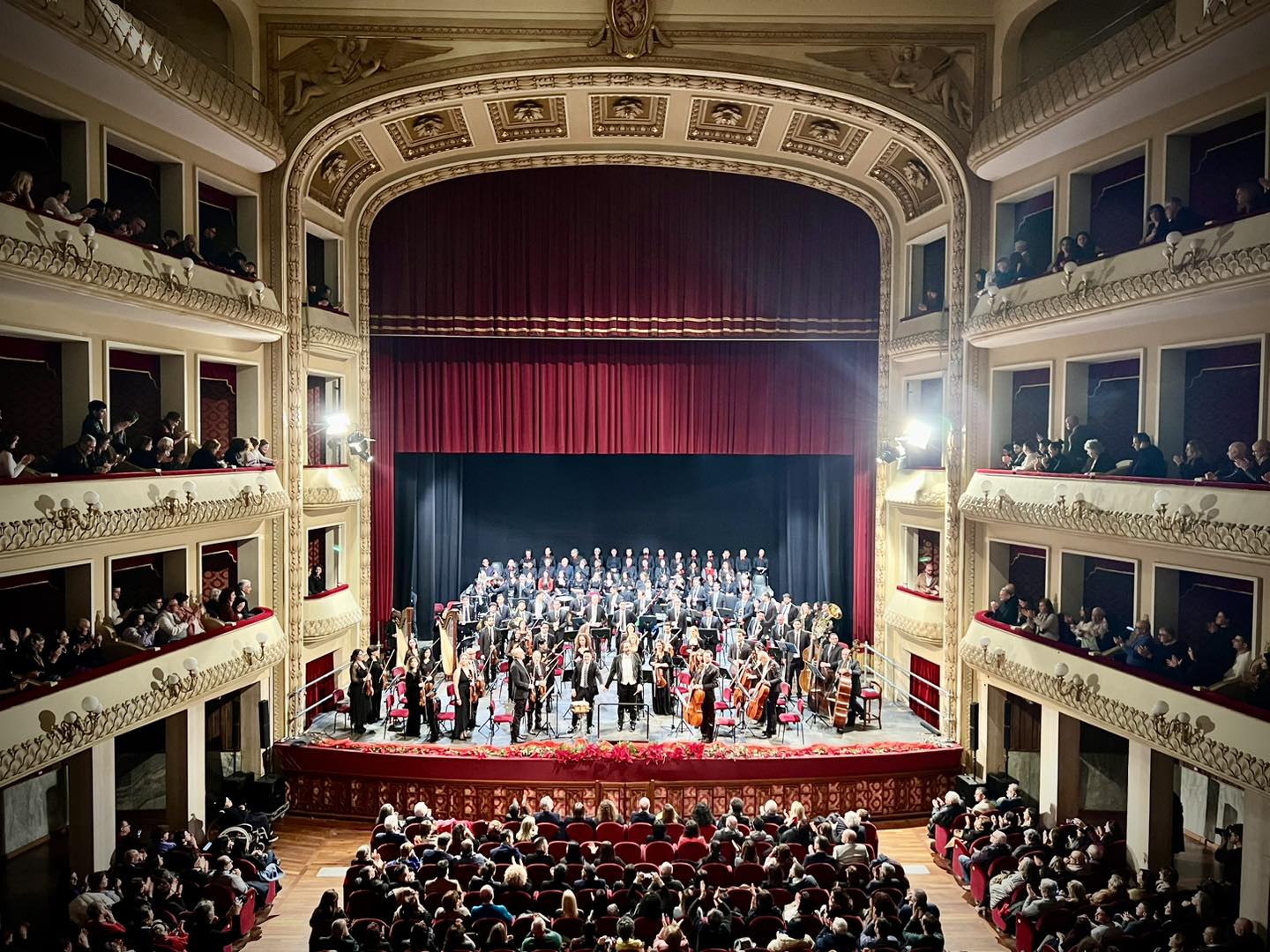 Reggio di Calabria un Teatro “Cilea” gremito accoglie il 2024 con il tradizionale Concerto di Reggio di Calabria un Teatro “Cilea” gremito accoglie il 2024 con il tradizionale Concerto di